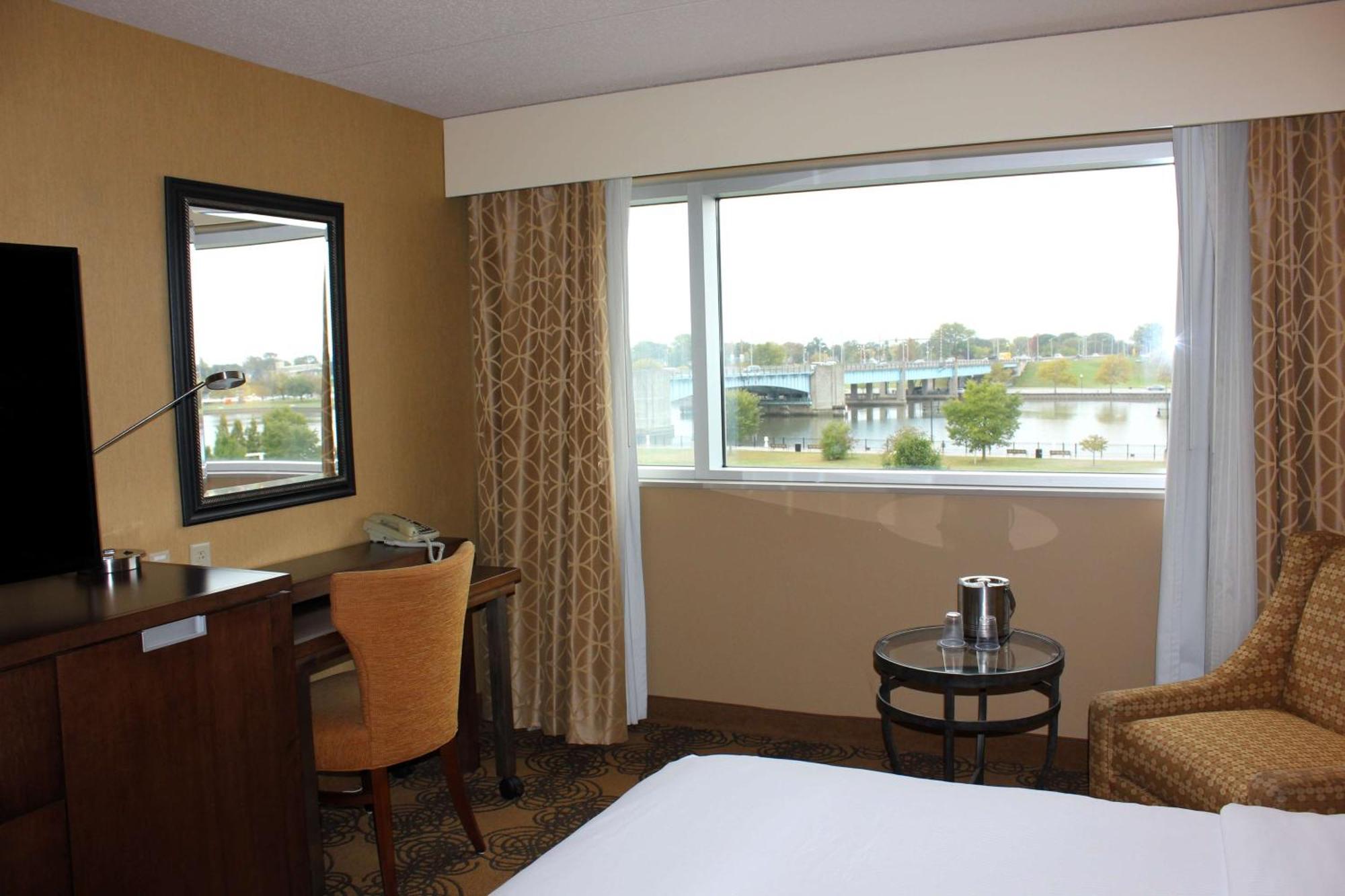 Doubletree By Hilton Bay - Riverfront 4*