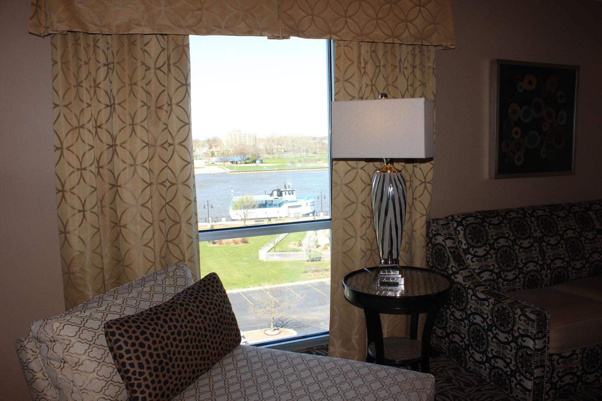Doubletree By Hilton Bay - Riverfront Bay City