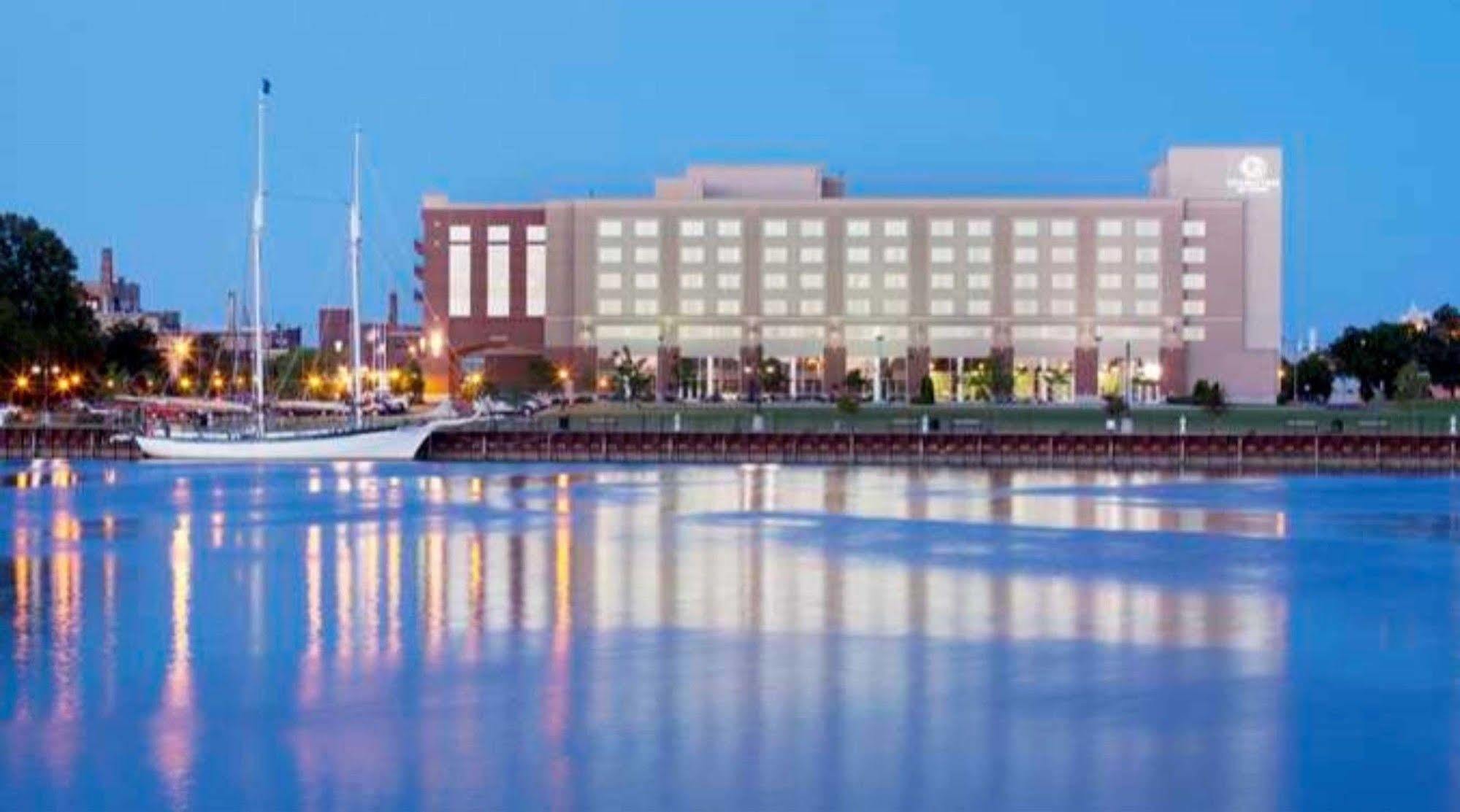 Hotel Doubletree By Hilton Bay - Riverfront